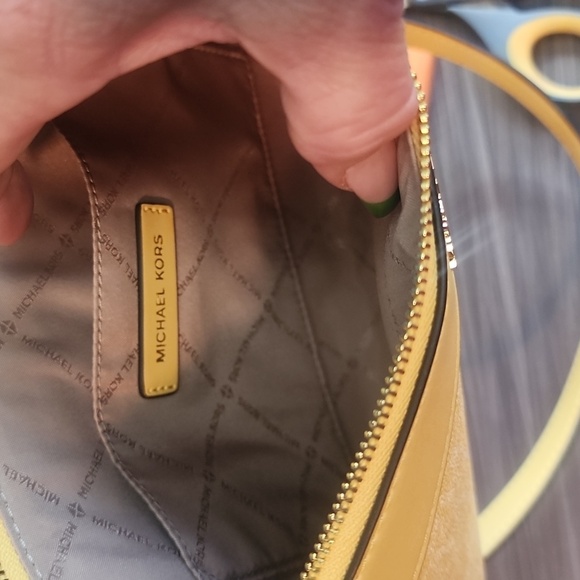 Michael Kors yellow tote - Picture 6 of 9